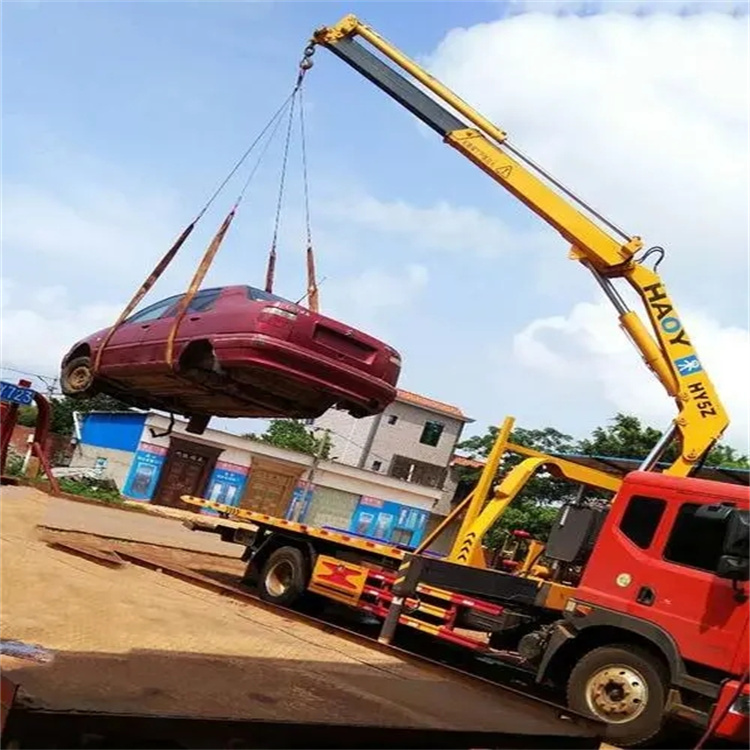 君山吊车吊汽车的正确方法